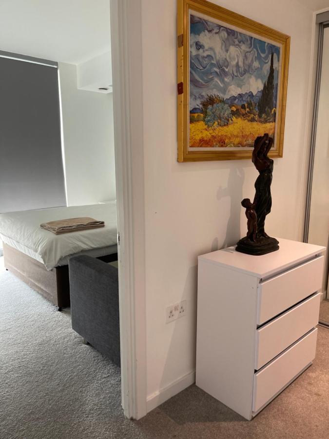 Off 12 Apartment Лондон Екстериор снимка