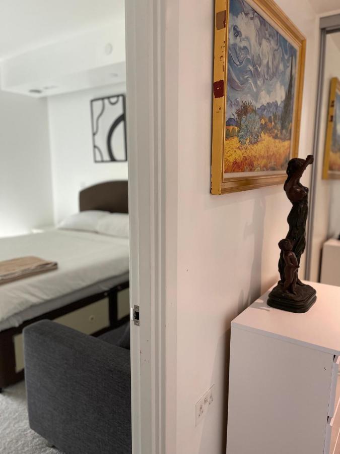 Off 12 Apartment Лондон Екстериор снимка