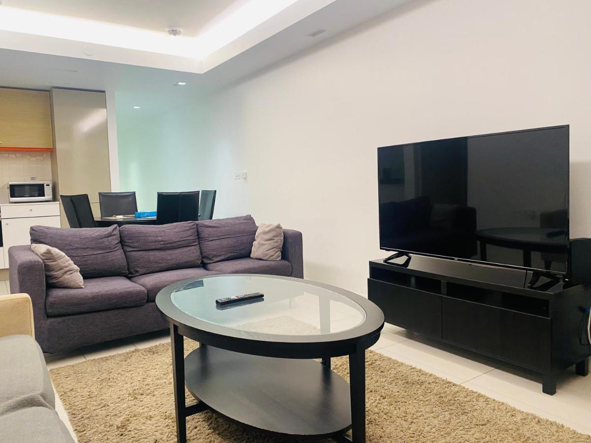Off 12 Apartment Лондон Екстериор снимка