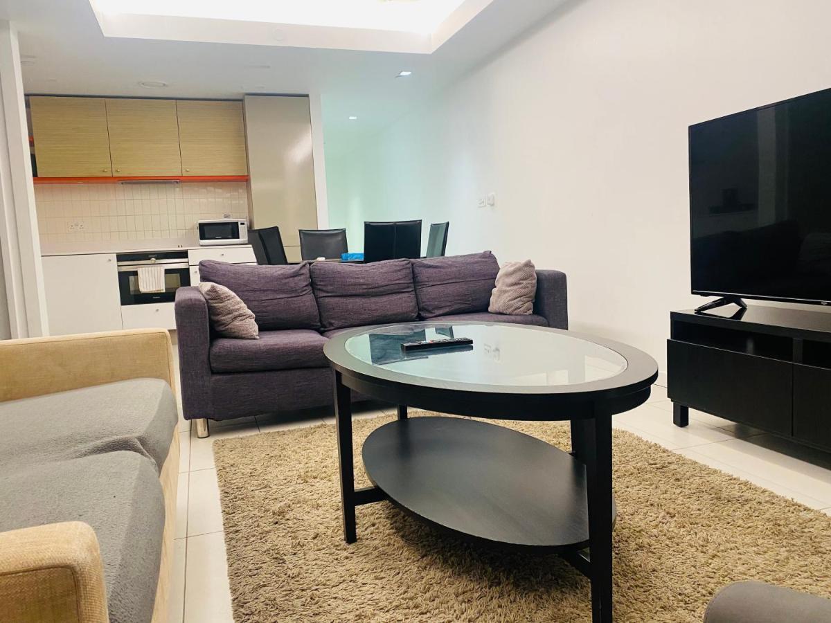 Off 12 Apartment Лондон Екстериор снимка