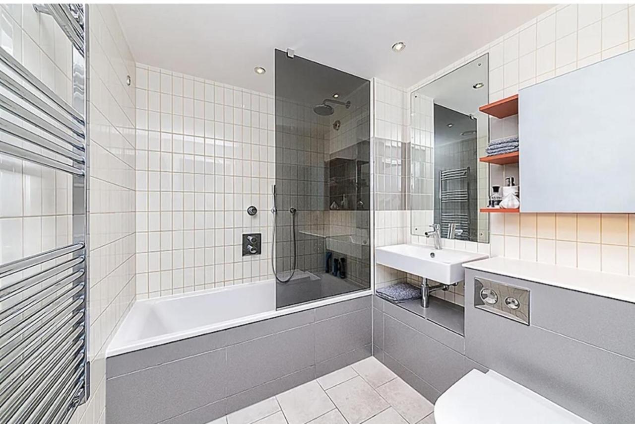 Off 12 Apartment Лондон Екстериор снимка